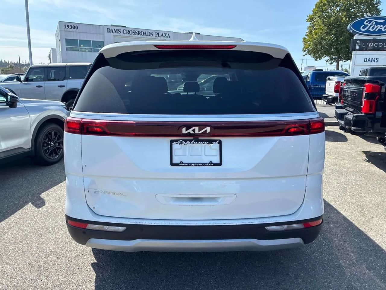 Kia Carnival * FWD * АВТОКРЕДИТ БЕЗ ПЪРВОНАЧАЛНА ВНОСКА* , снимка 4 - Автомобили и джипове - 56224612
