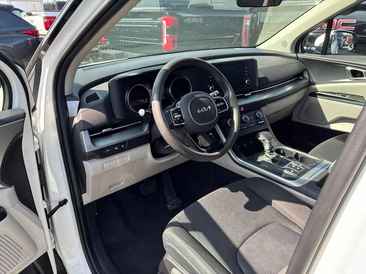 Kia Carnival * FWD * АВТОКРЕДИТ БЕЗ ПЪРВОНАЧАЛНА ВНОСКА* , снимка 5 - Автомобили и джипове - 56224612