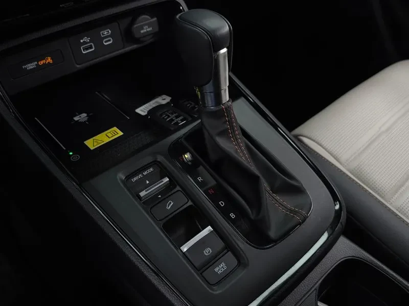 Honda Cr-v 2.0 HYBRID 2WD, снимка 9 - Автомобили и джипове - 55717300