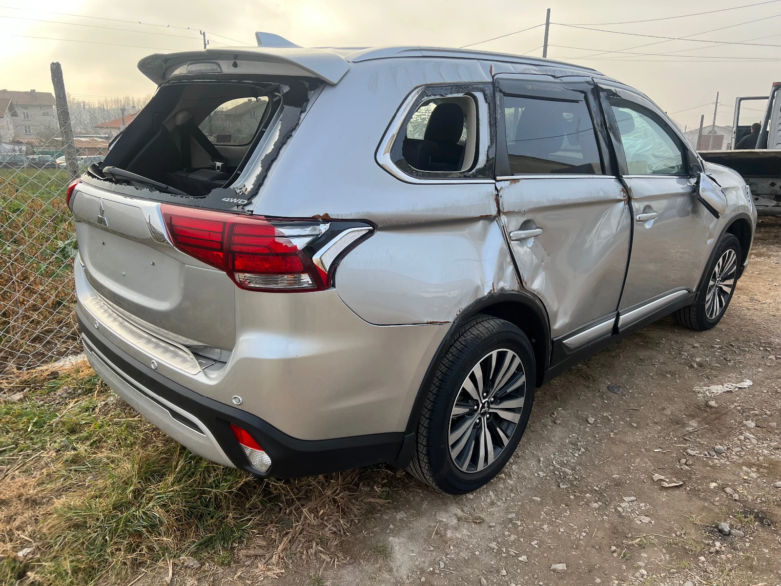 Mitsubishi Outlander 2.0i - изображение 2