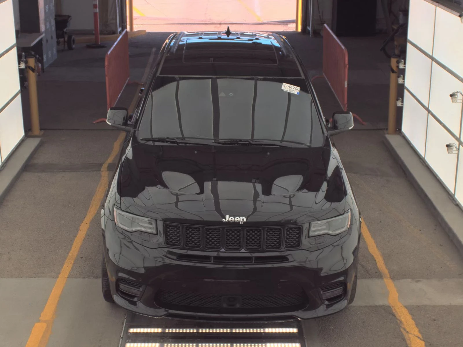 Jeep Grand cherokee 2017 Jeep Grand Cherokee SRT - изображение 2