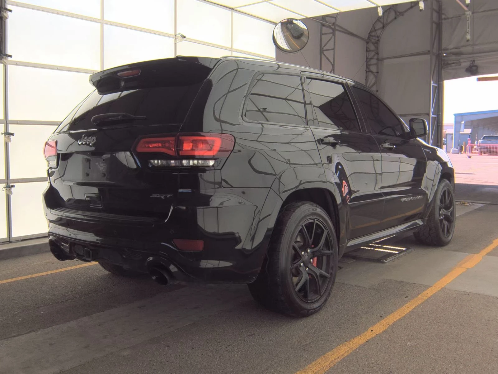 Jeep Grand cherokee 2017 Jeep Grand Cherokee SRT - изображение 4