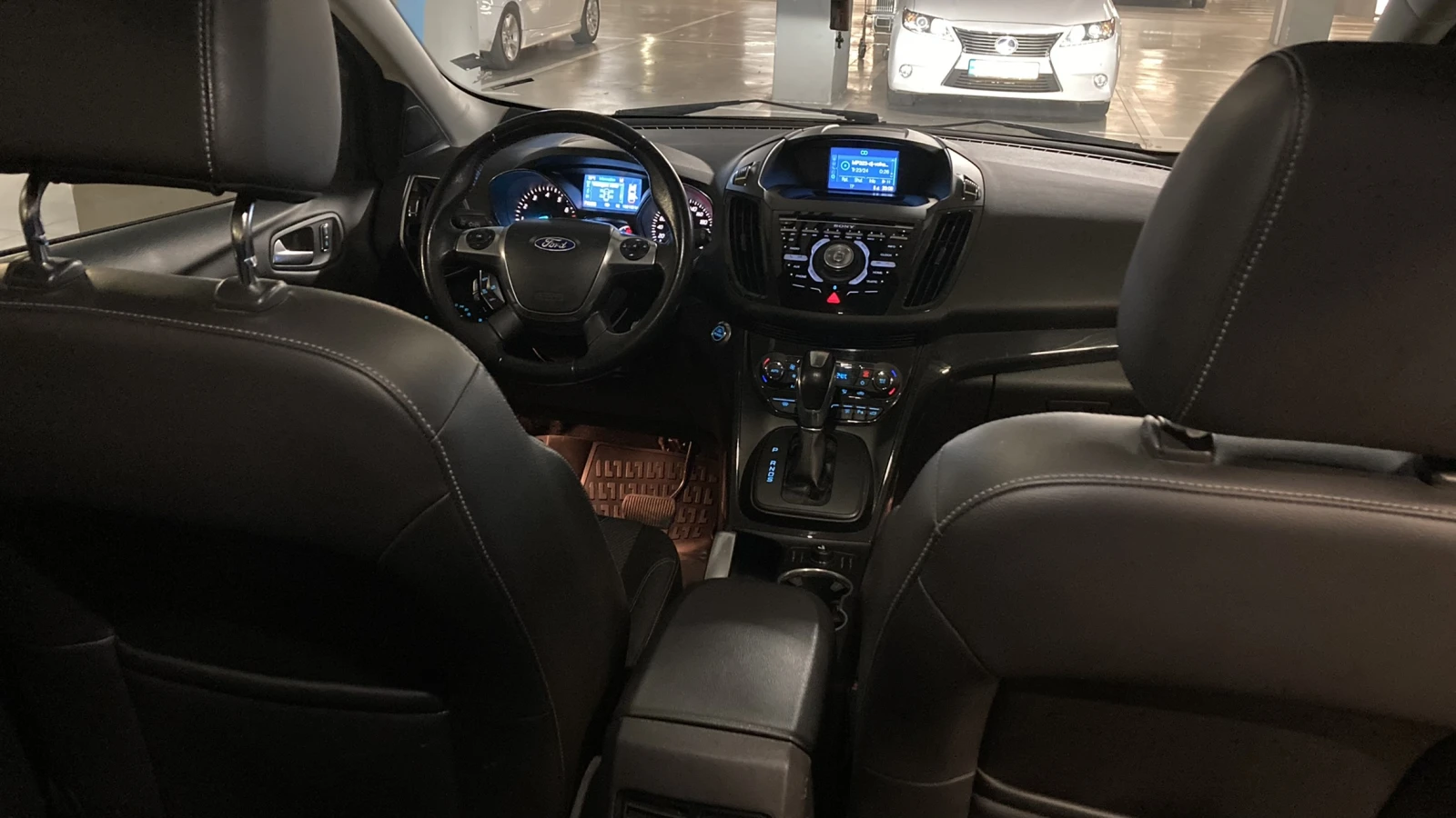 Ford Kuga 1.6 4x4, снимка 12 - Автомобили и джипове - 53733894