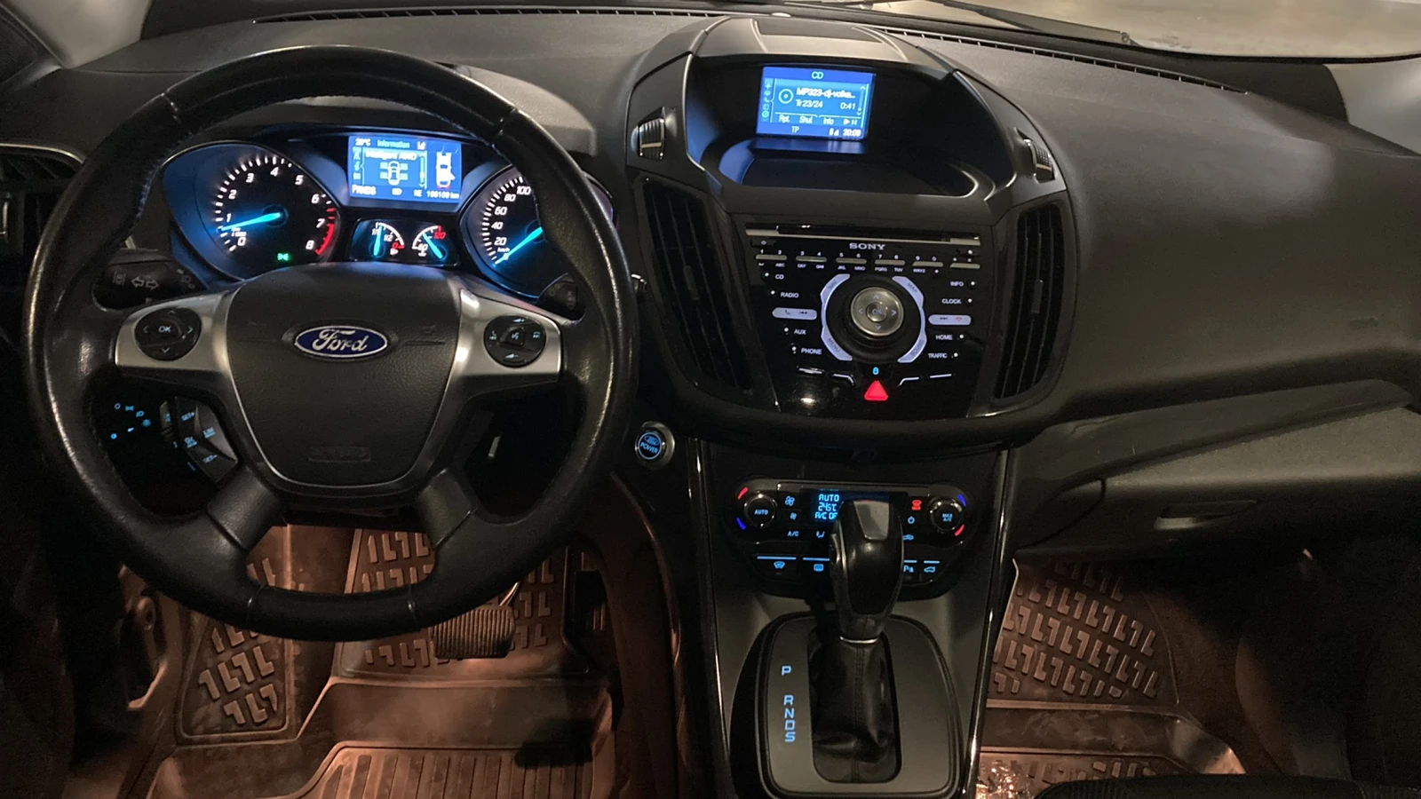 Ford Kuga 1.6 4x4, снимка 11 - Автомобили и джипове - 53733894