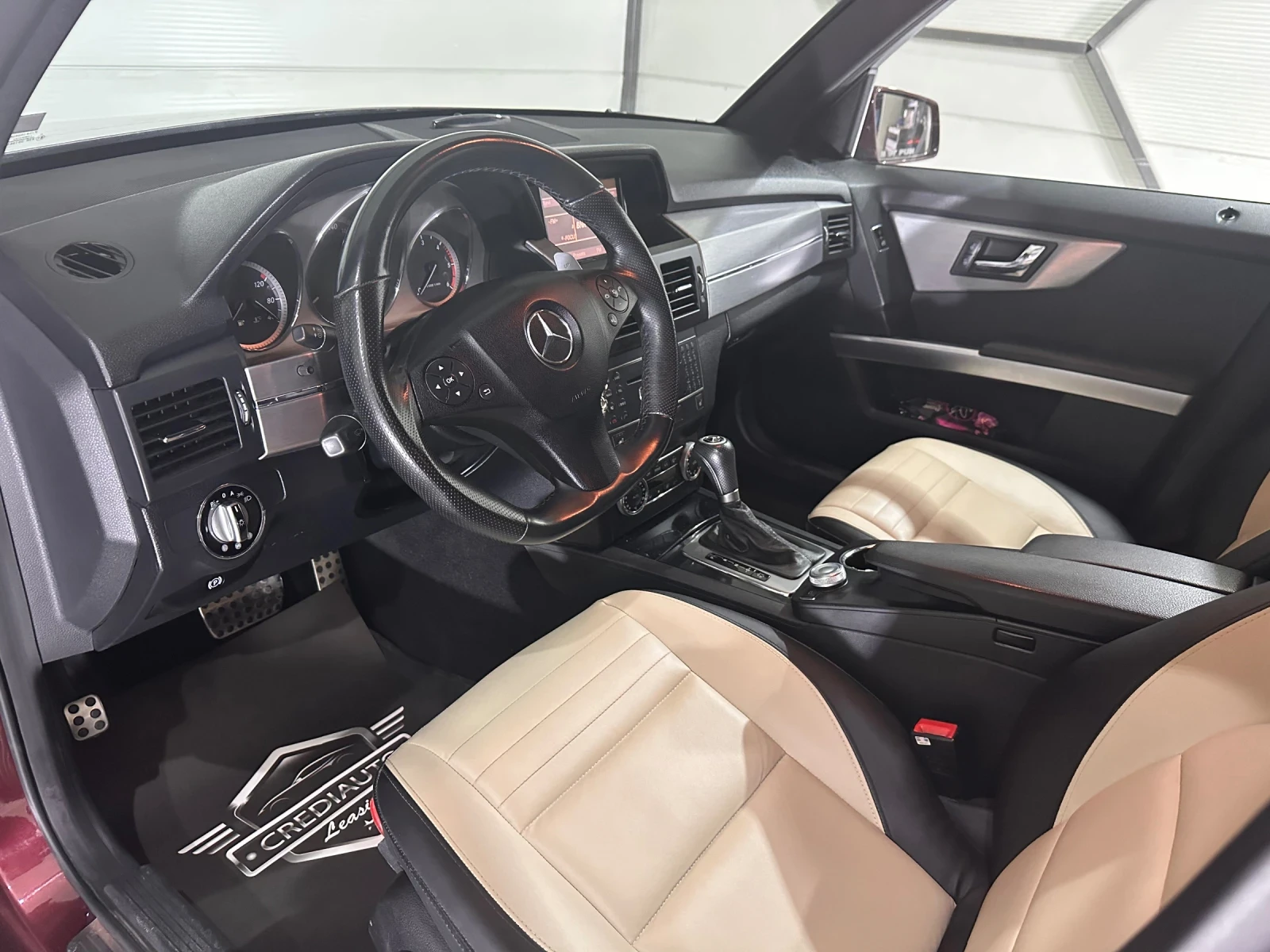 Mercedes-Benz GLK 320CDI * PANO* * AUTO* * Designo* , снимка 7 - Автомобили и джипове - 54466639