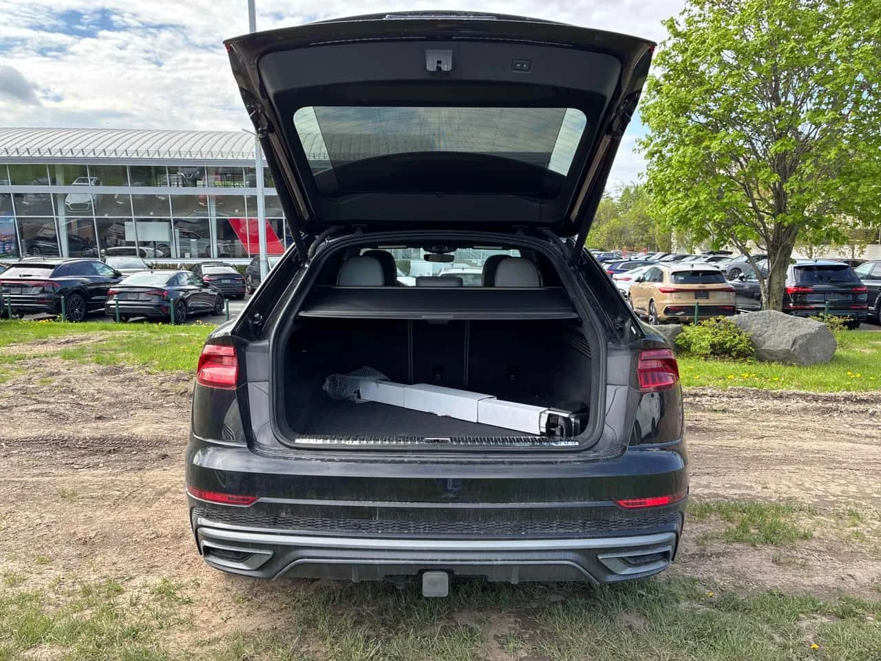 Audi Q8 * Technik * B&O * PANO * ОБДУХВАНЕ *  360 * CARFAX, снимка 14 - Автомобили и джипове - 54624020