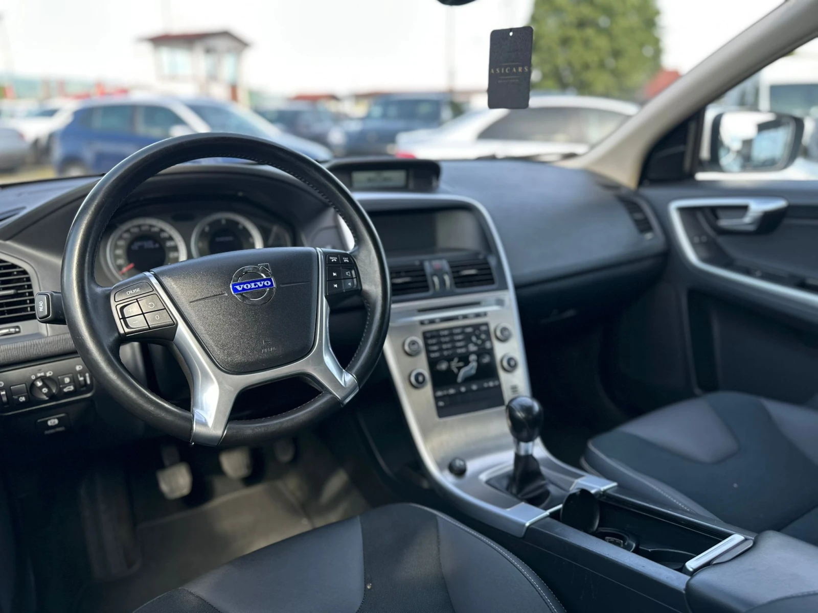 Volvo XC60 / MOMENTUM / 163 HP / TOP /, снимка 9 - Автомобили и джипове - 54669787
