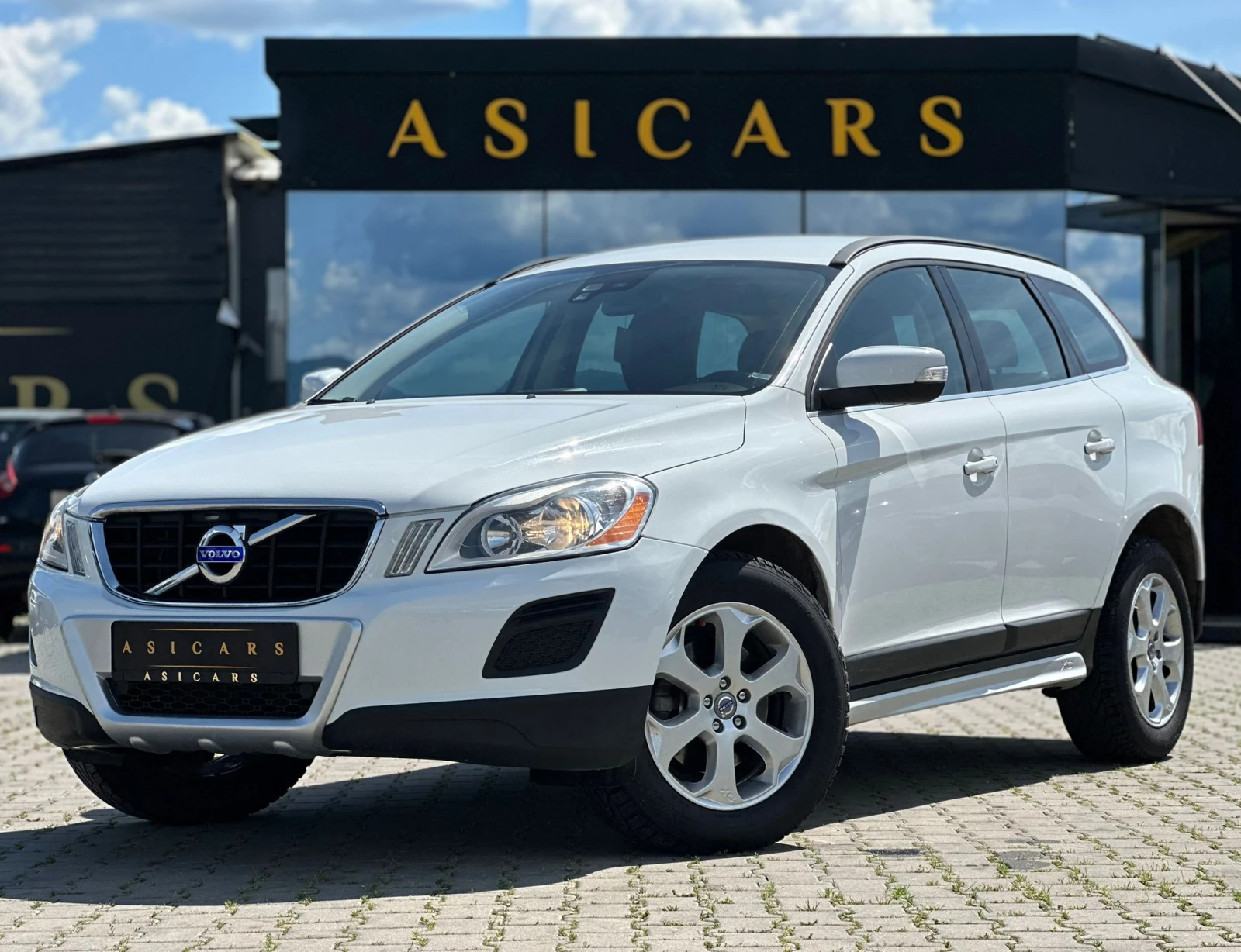 Volvo XC60 / MOMENTUM / 163 HP / TOP /