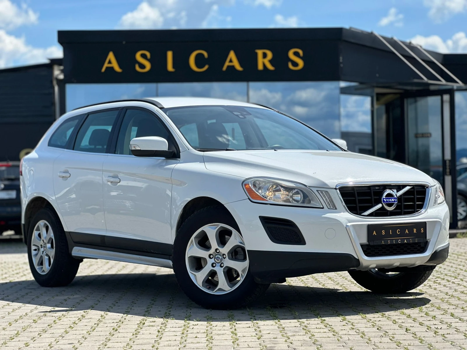 Volvo XC60 / MOMENTUM / 163 HP / TOP /, снимка 7 - Автомобили и джипове - 54669787