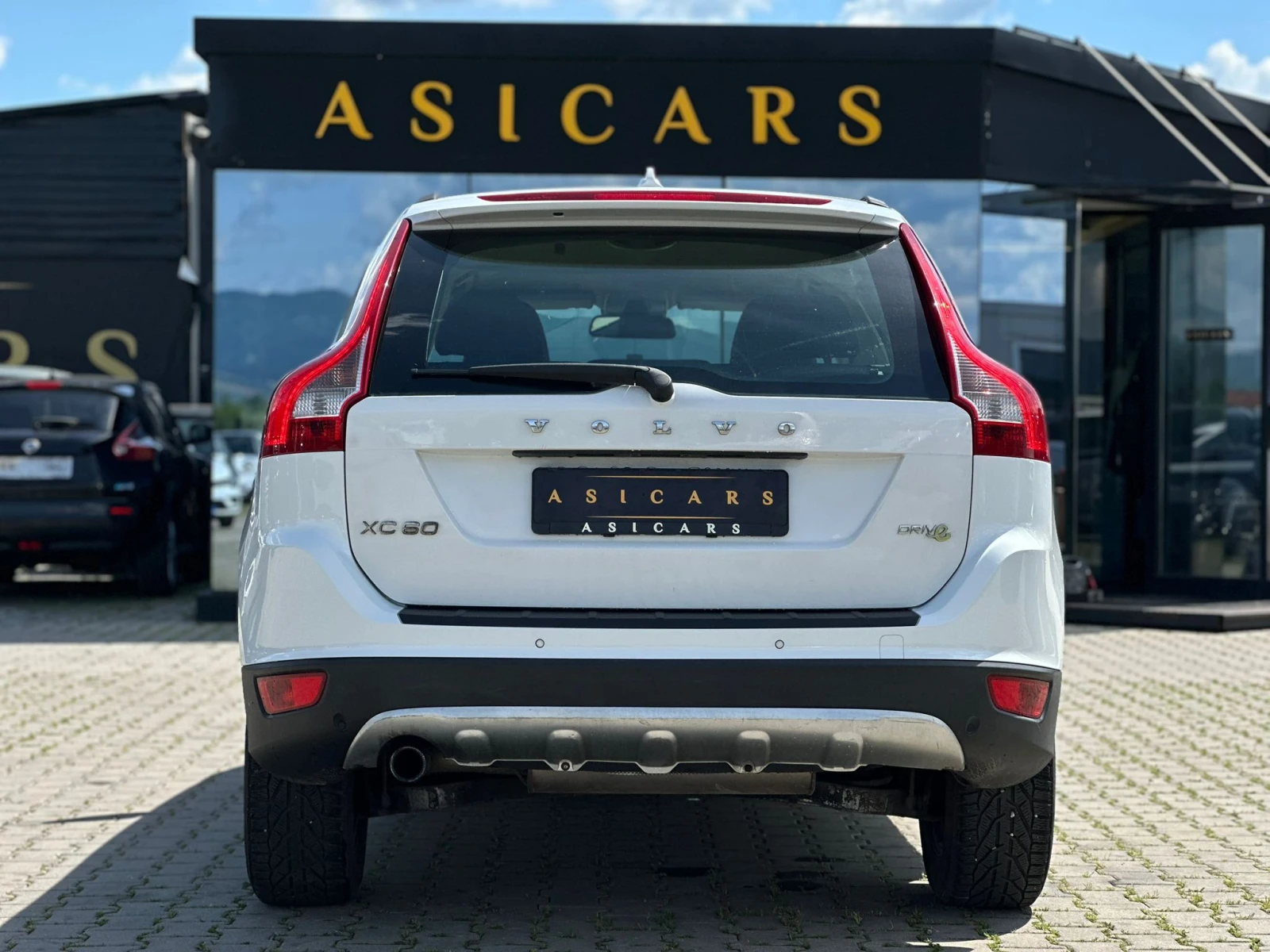 Volvo XC60 / MOMENTUM / 163 HP / TOP /, снимка 4 - Автомобили и джипове - 54669787