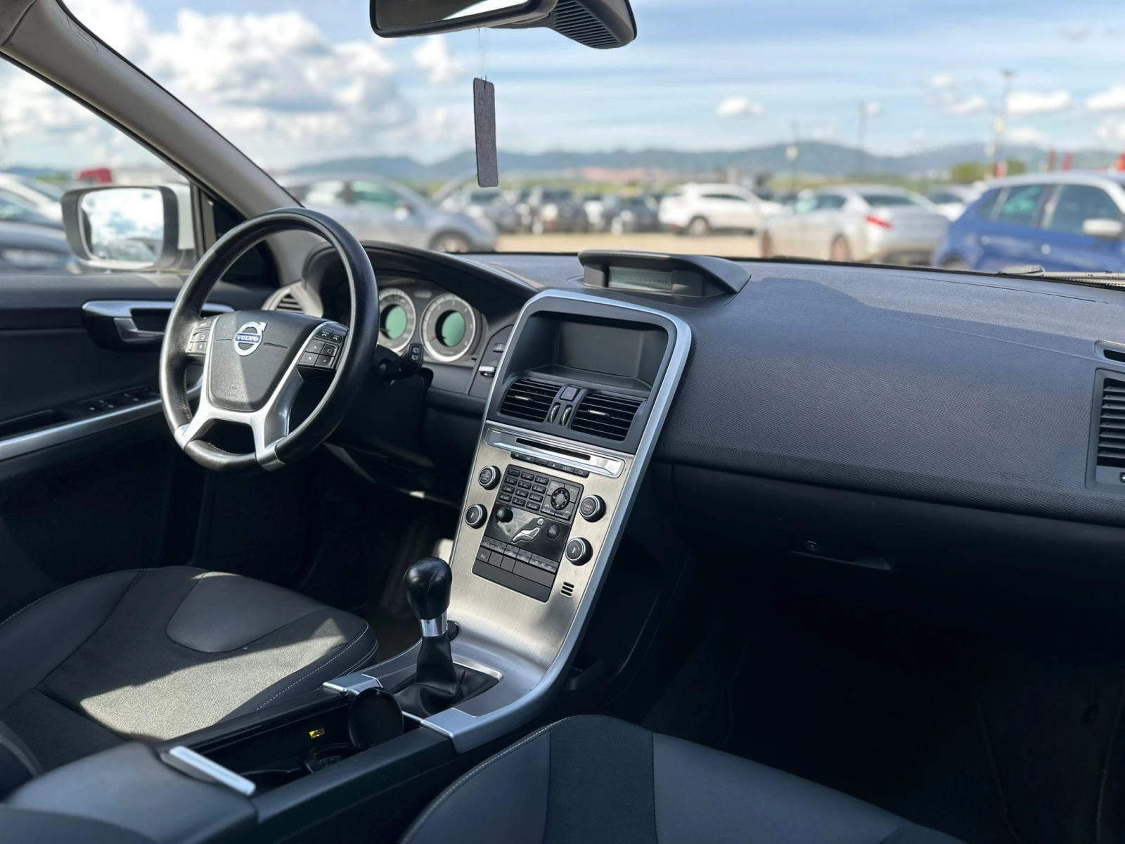 Volvo XC60 / MOMENTUM / 163 HP / TOP /, снимка 12 - Автомобили и джипове - 54669787