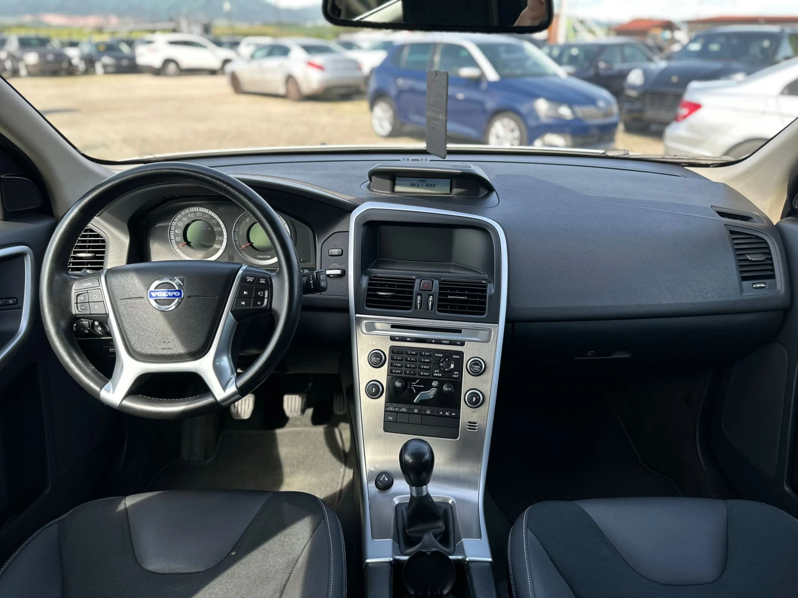 Volvo XC60 / MOMENTUM / 163 HP / TOP /, снимка 13 - Автомобили и джипове - 54669787