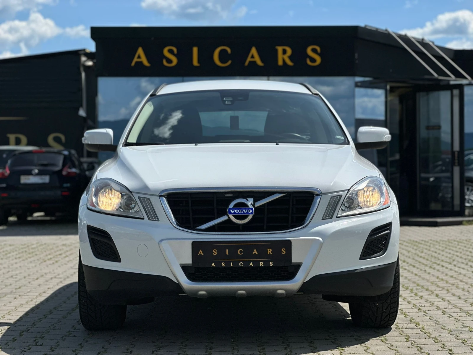 Volvo XC60 / MOMENTUM / 163 HP / TOP /, снимка 8 - Автомобили и джипове - 54669787