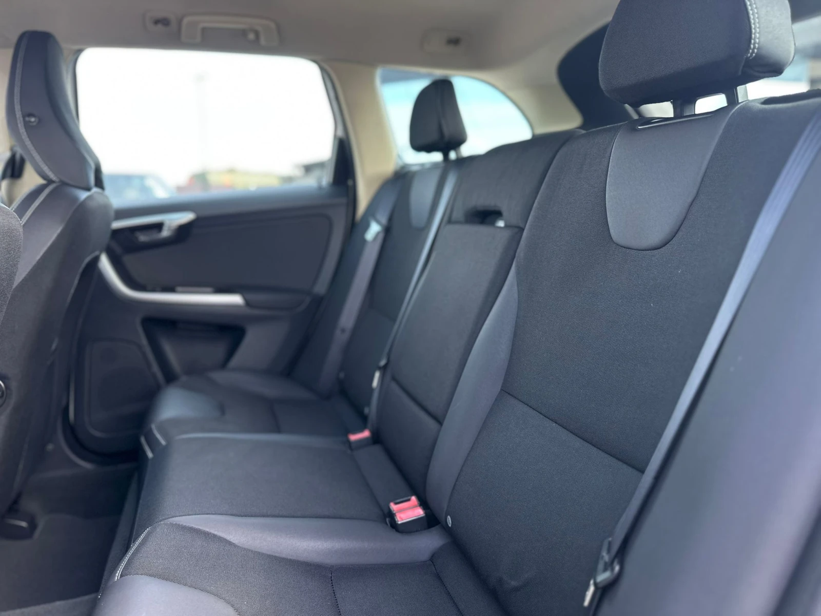 Volvo XC60 / MOMENTUM / 163 HP / TOP /, снимка 10 - Автомобили и джипове - 54669787
