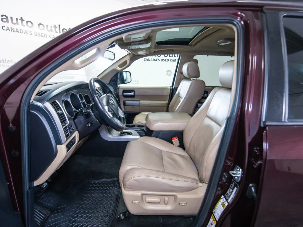 Toyota Sequoia LIMITED* 5.7* V8* ПОДГРЕВ* КАМЕРА* КЕЙЛЕС, снимка 13 - Автомобили и джипове - 54939451