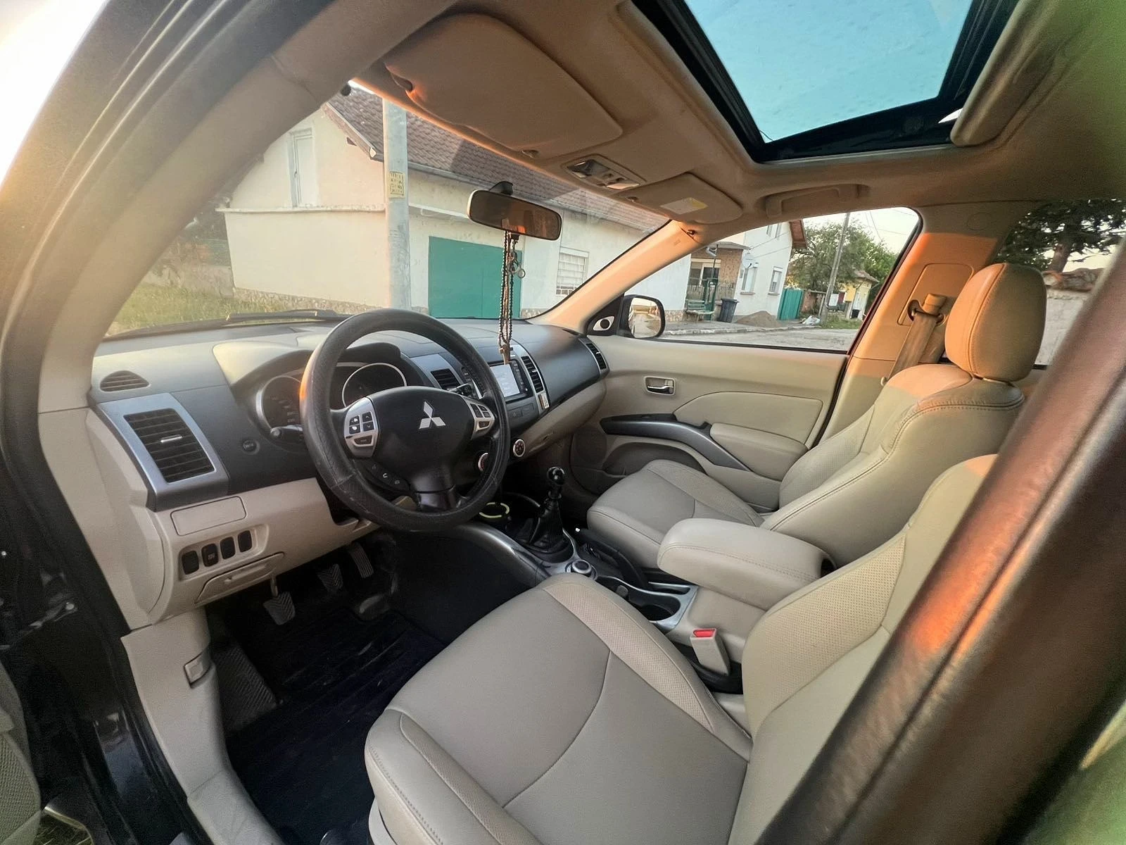 Mitsubishi Outlander, снимка 12 - Автомобили и джипове - 55236835