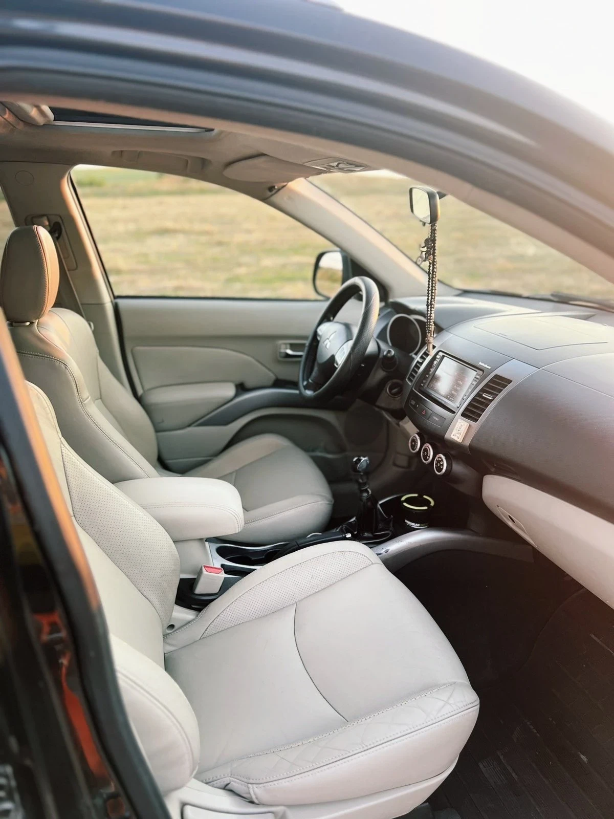 Mitsubishi Outlander, снимка 10 - Автомобили и джипове - 55236835