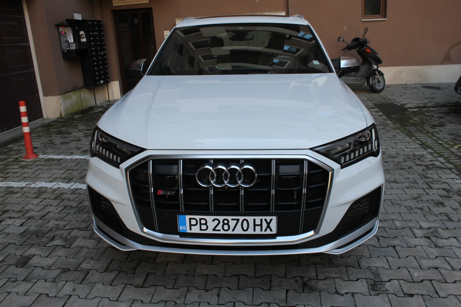 Audi SQ7 TFSI/Quattro/Pano, снимка 2 - Автомобили и джипове - 55378478