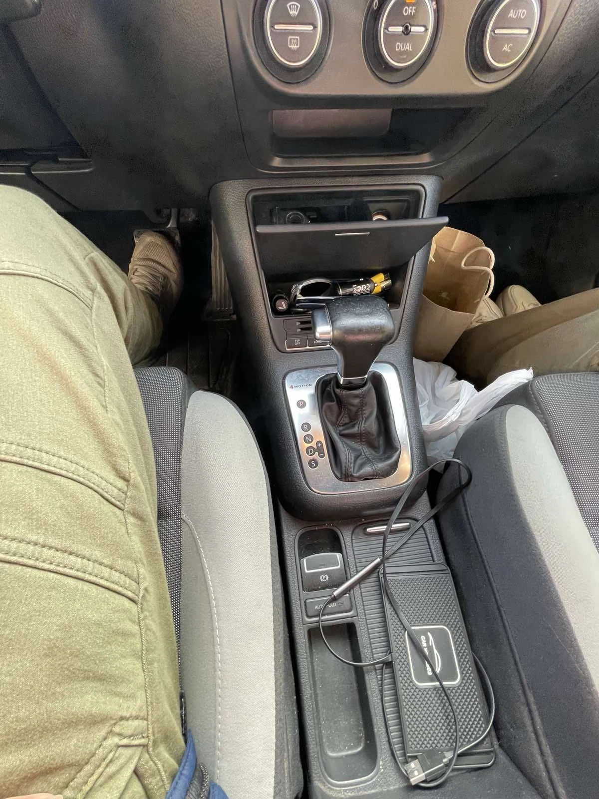 VW Tiguan 2.0 TDI, снимка 4 - Автомобили и джипове - 55727523