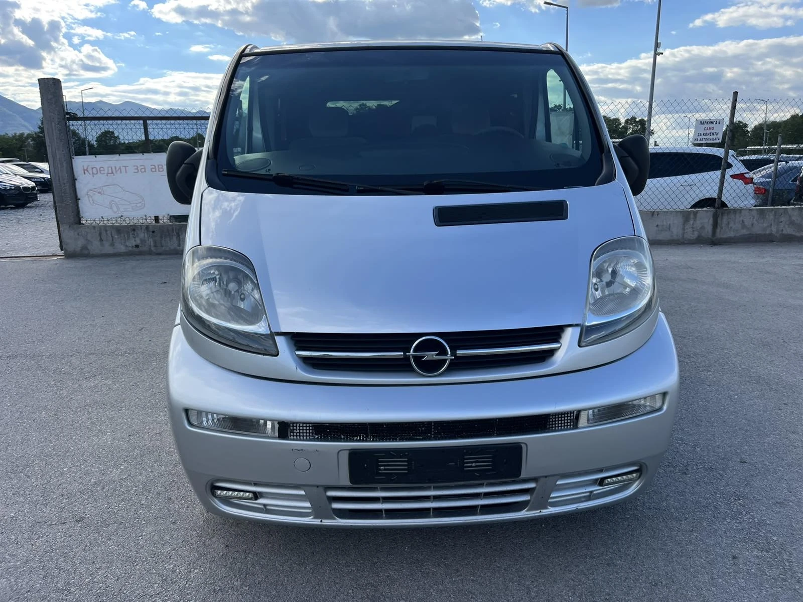 Opel Vivaro 1.9DI 8 МЕСТА КЛИМАТИК ПЕРФЕКТЕН, снимка 2 - Бусове и автобуси - 54896727