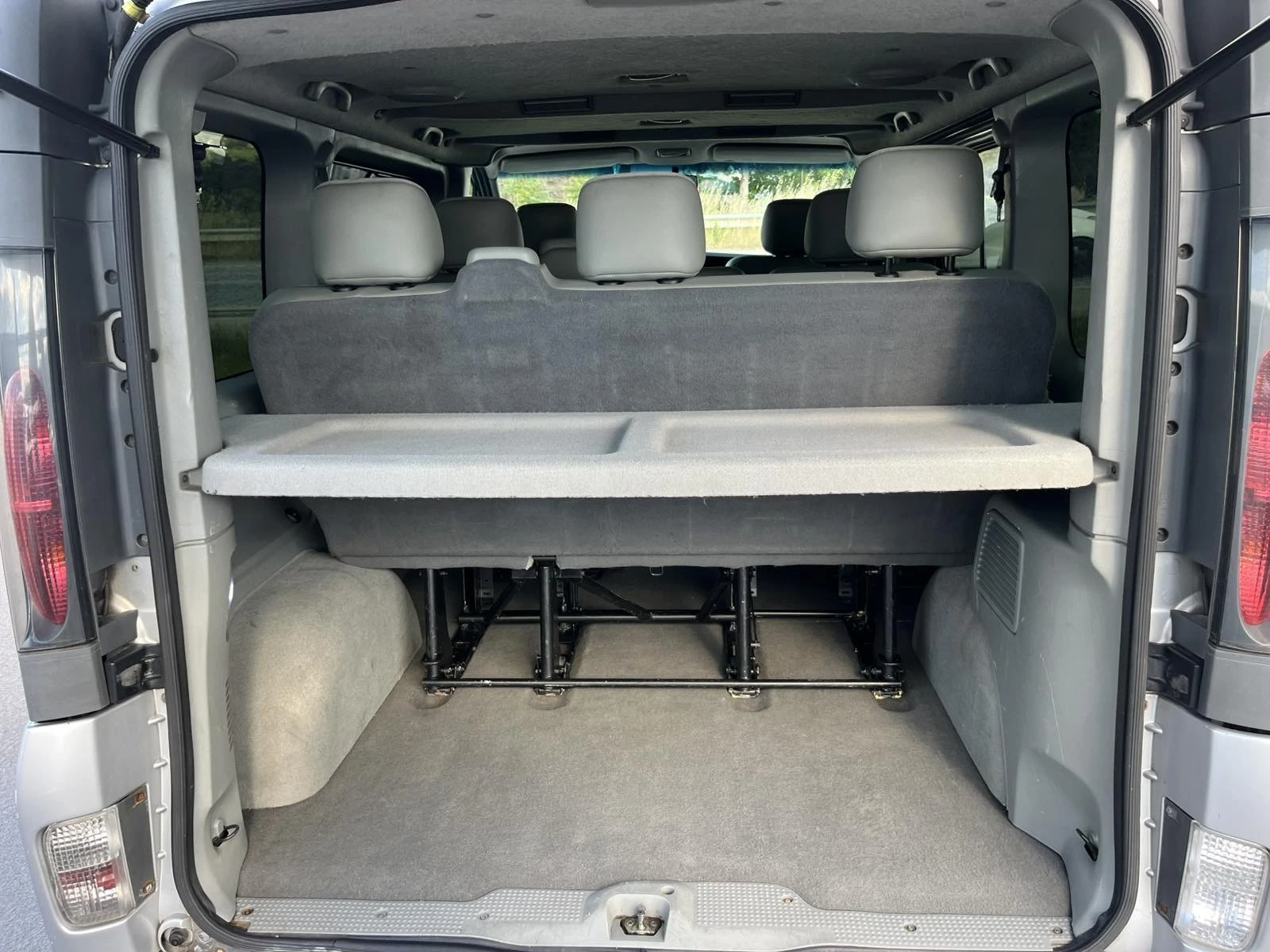 Opel Vivaro 1.9DI 8 МЕСТА КЛИМАТИК ПЕРФЕКТЕН, снимка 13 - Бусове и автобуси - 54896727