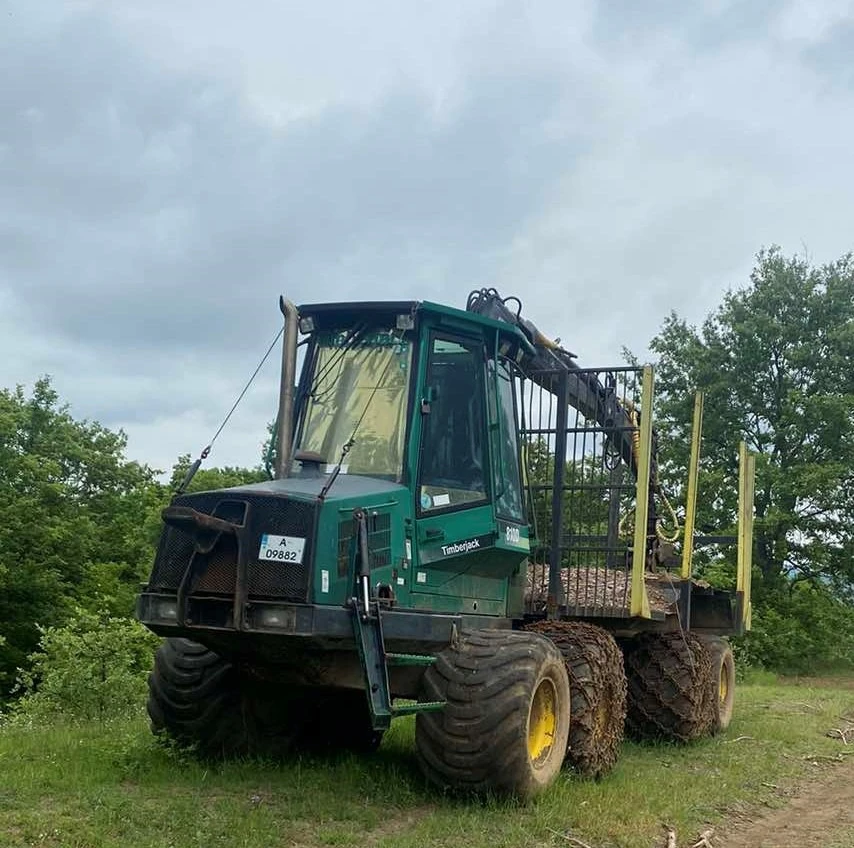 Специализирани машини Машини за дърводобив John Deere 810D - изображение 2