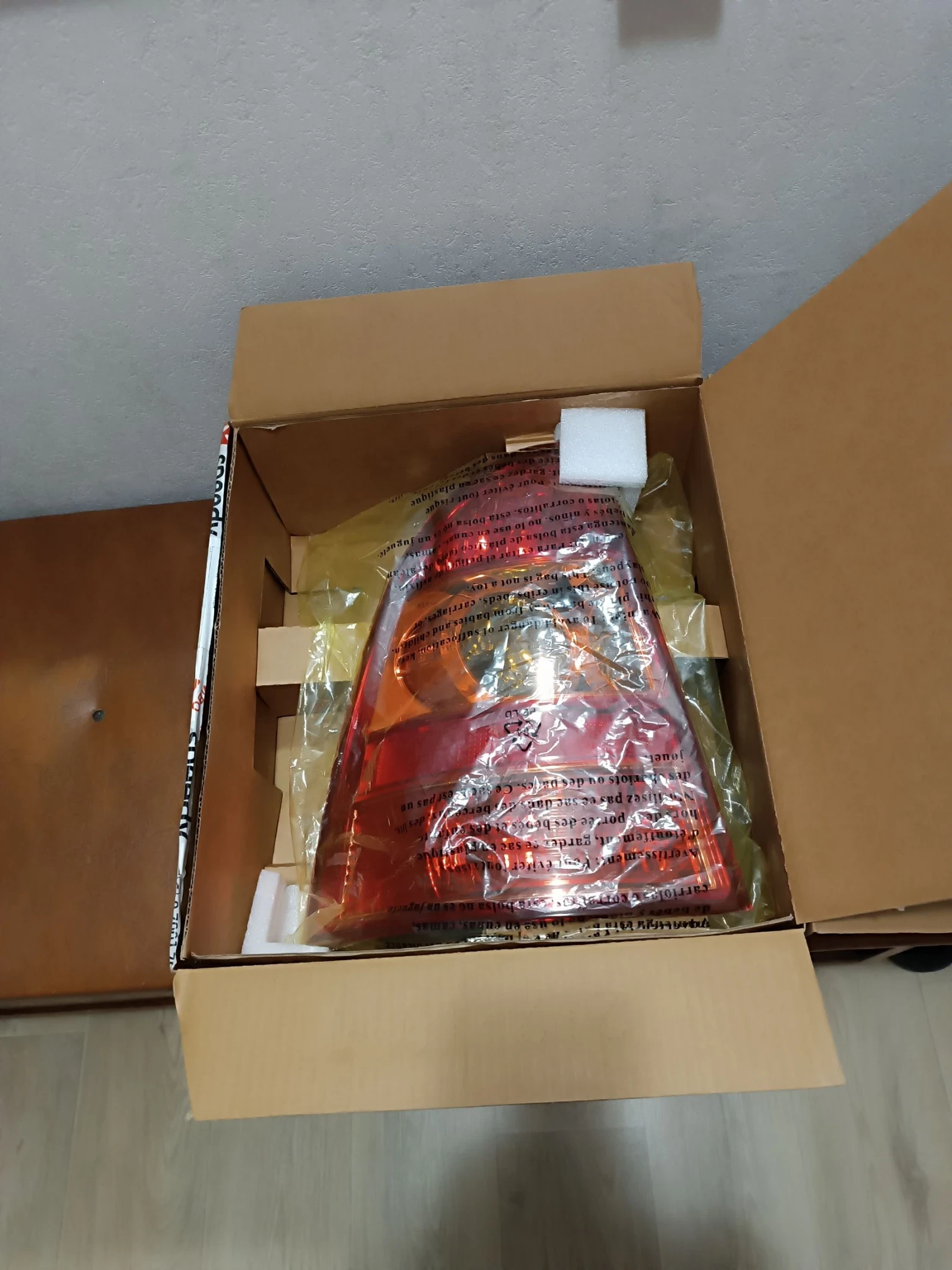 Заден ляв стоп за Тойота Корола 2002 комби (вагон) , снимка 2 - Части - 54013354