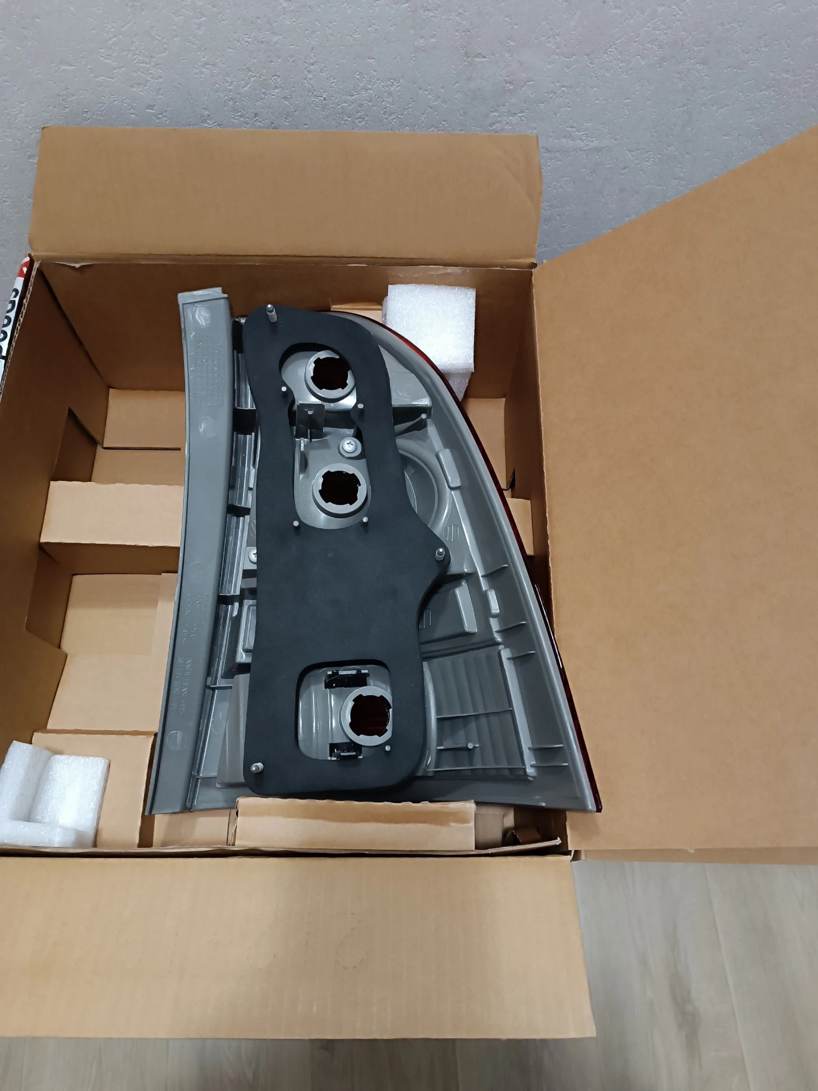 Заден ляв стоп за Тойота Корола 2002 комби (вагон) , снимка 4 - Части - 54013354