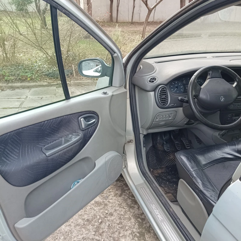 Renault Scenic 1.9, снимка 12 - Автомобили и джипове - 46415063