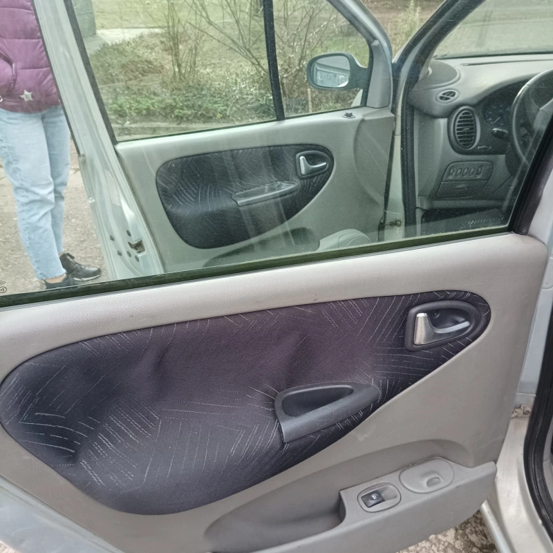 Renault Scenic 1.9, снимка 6 - Автомобили и джипове - 46415063