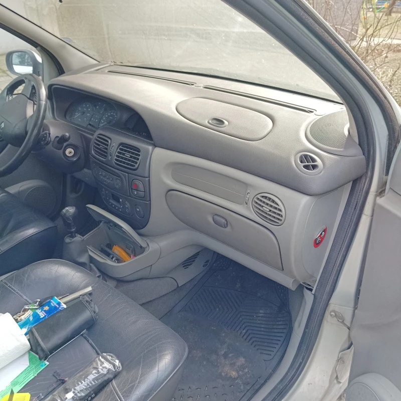 Renault Scenic 1.9, снимка 13 - Автомобили и джипове - 46415063