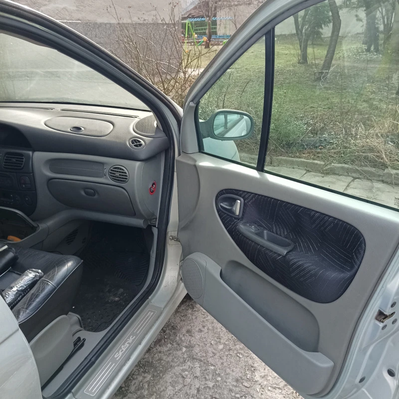 Renault Scenic 1.9, снимка 14 - Автомобили и джипове - 46415063