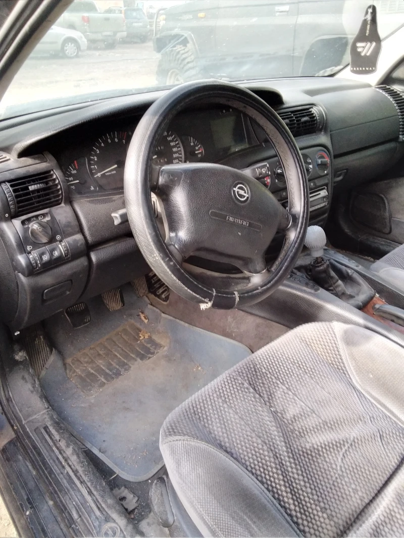 Opel Omega, снимка 3 - Автомобили и джипове - 47487701