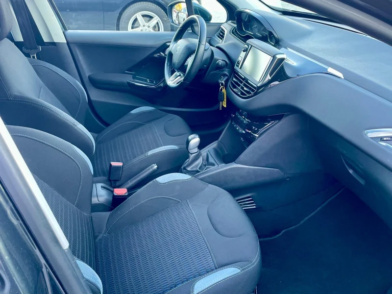 Peugeot 208 Allure, снимка 6 - Автомобили и джипове - 52500285