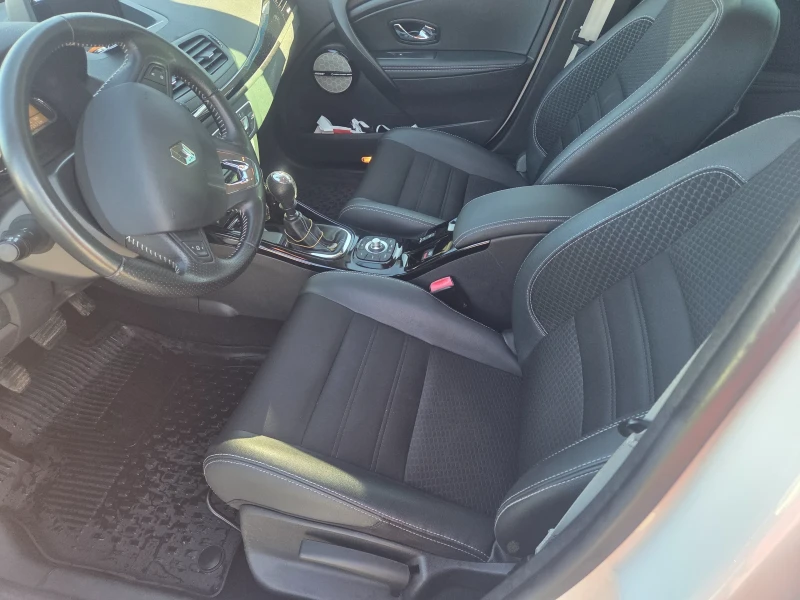 Renault Megane 1.6dci, снимка 5 - Автомобили и джипове - 52741920