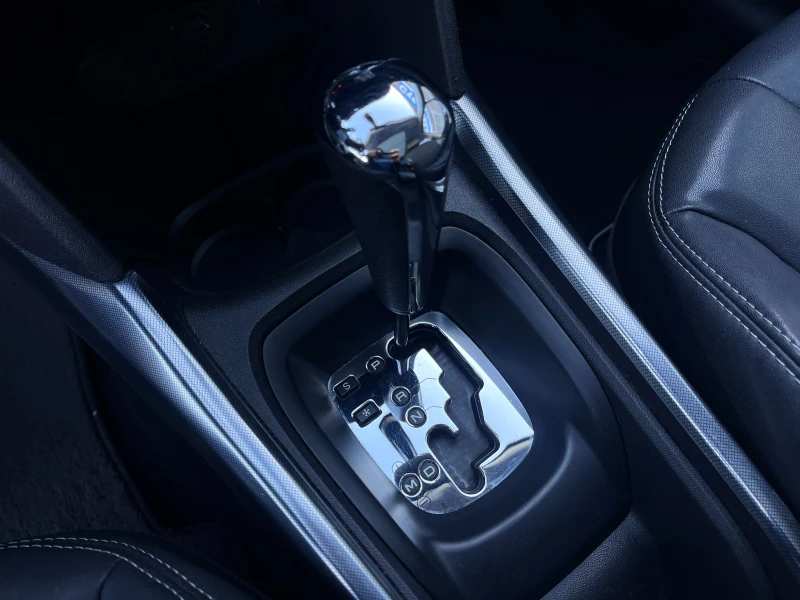 Peugeot 2008 1.6i AВТОМАТИК  , снимка 11 - Автомобили и джипове - 52819251