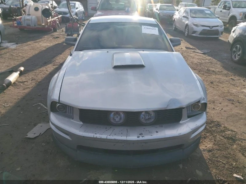 Ford Mustang 4.6L V-8 VVT, 300HP Rear Wheel Drive, снимка 11 - Автомобили и джипове - 52914037