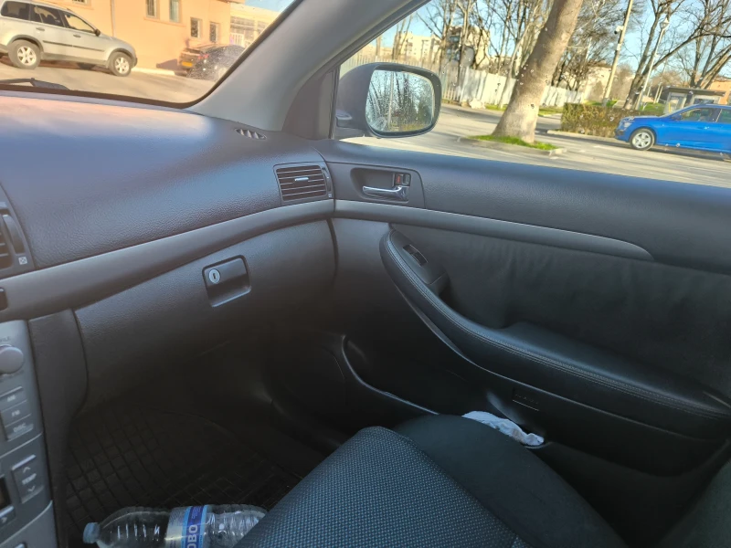 Toyota Avensis, снимка 5 - Автомобили и джипове - 52949720