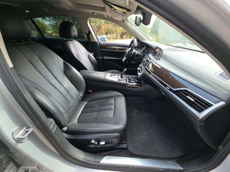 BMW 740 ДИГИТАЛНО* ТАБЛО* 360КАМЕРА* LANE* ASSIST* КЕЙЛЕС*, снимка 9 - Автомобили и джипове - 52991264