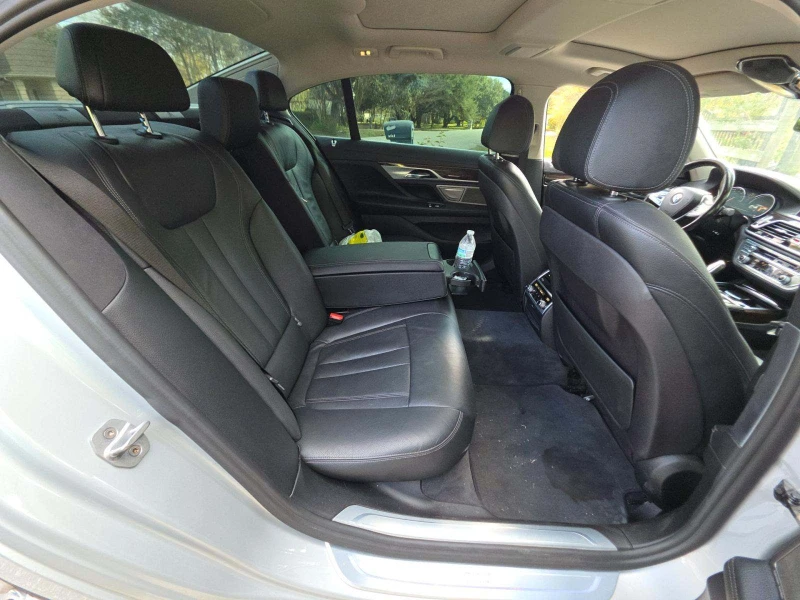 BMW 740 ДИГИТАЛНО* ТАБЛО* 360КАМЕРА* LANE* ASSIST* КЕЙЛЕС*, снимка 11 - Автомобили и джипове - 52991264