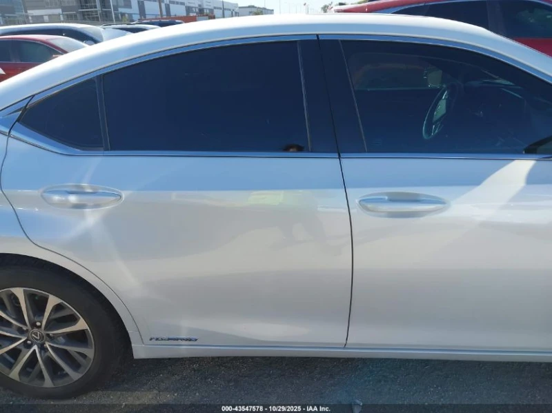Lexus ES 300H, снимка 13 - Автомобили и джипове - 53298479
