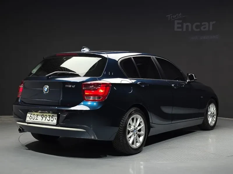 BMW 118 D Urban 5-Door, снимка 2 - Автомобили и джипове - 55110604
