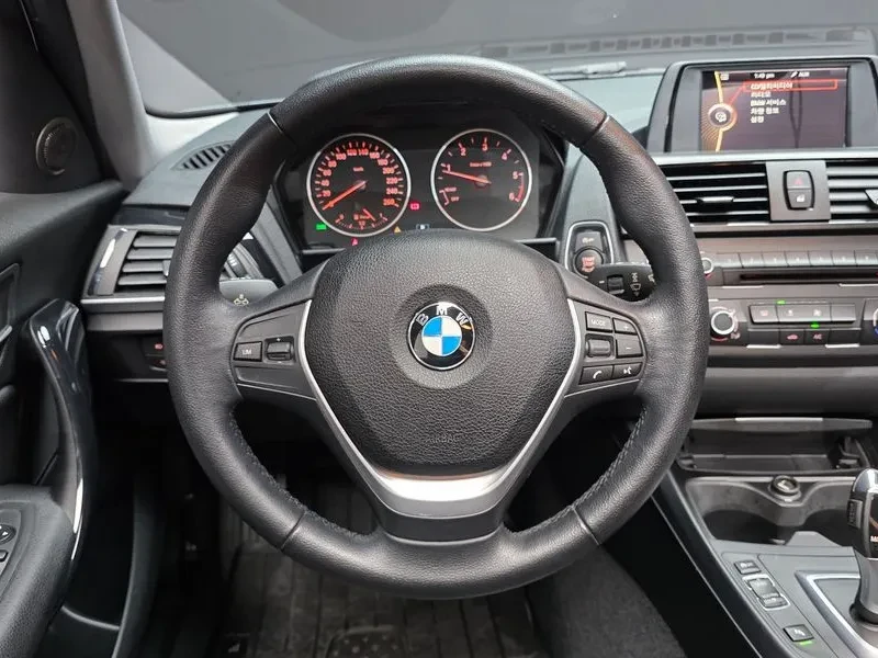 BMW 118 D Urban 5-Door, снимка 13 - Автомобили и джипове - 55110604