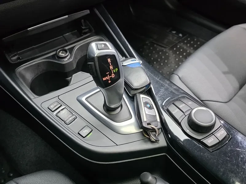 BMW 118 D Urban 5-Door, снимка 9 - Автомобили и джипове - 55110604