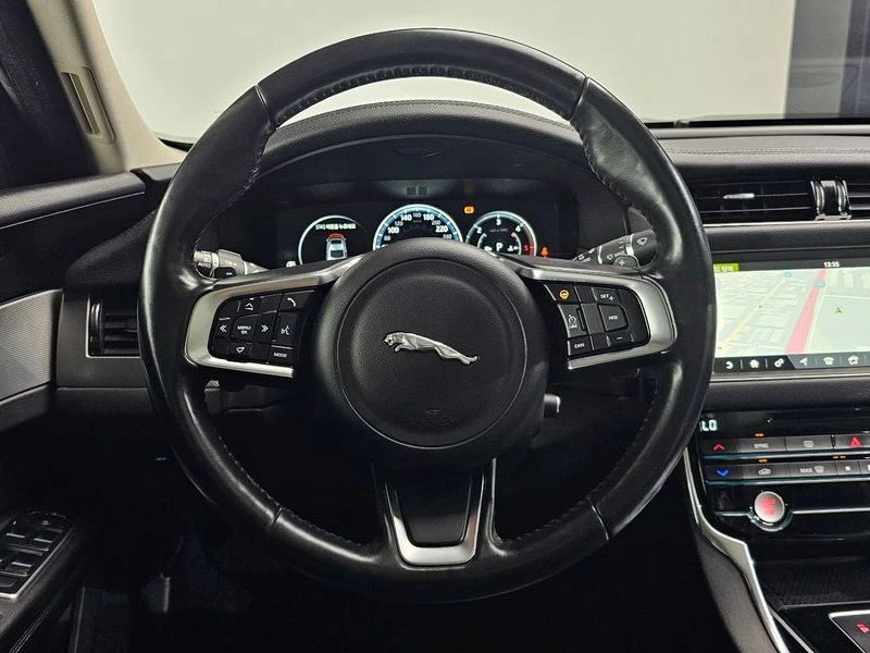 Jaguar Xf 2.0 Automatic, снимка 13 - Автомобили и джипове - 55926620