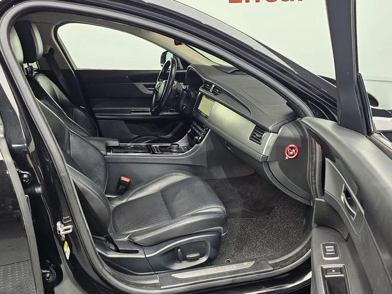 Jaguar Xf 2.0 Automatic, снимка 11 - Автомобили и джипове - 55926620