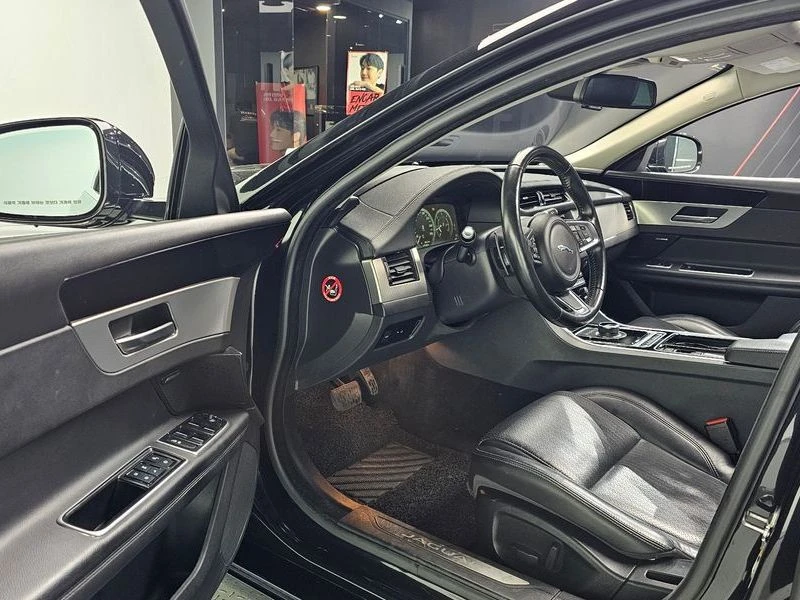 Jaguar Xf 2.0 Automatic, снимка 10 - Автомобили и джипове - 55926620