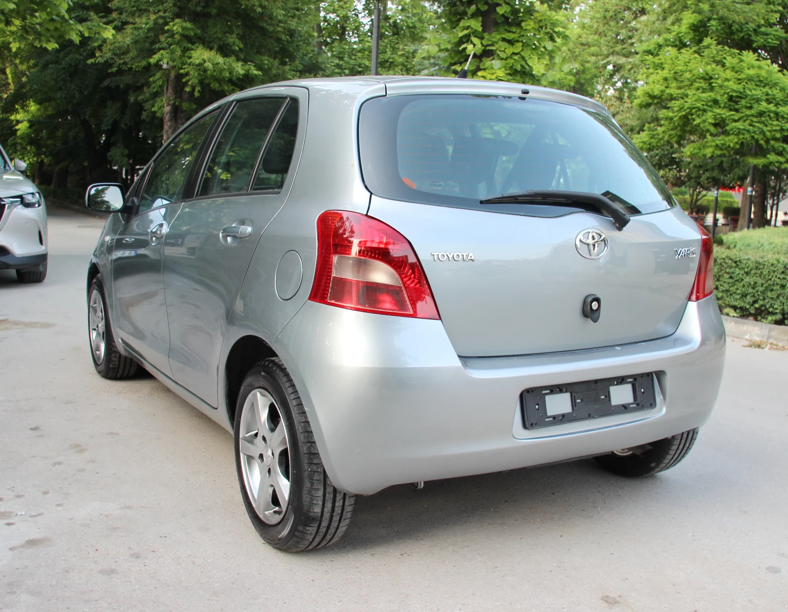Toyota Yaris 1.3VVTi нов внос  - изображение 7