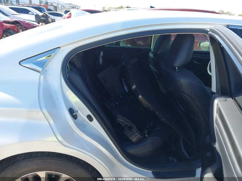 Lexus ES 300H - изображение 8