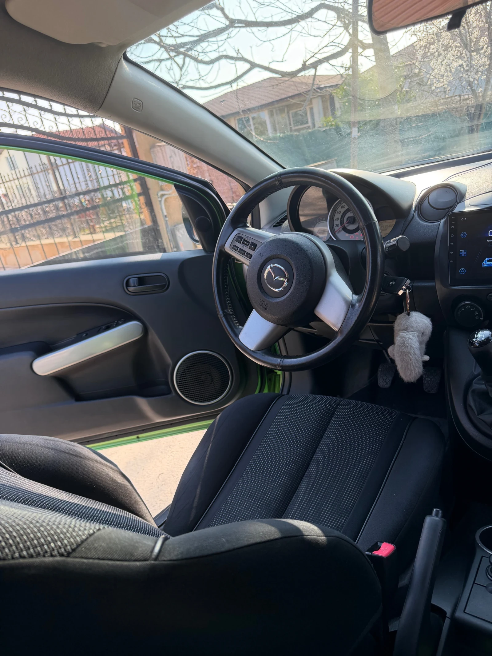 Mazda 2 1.3i , снимка 8 - Автомобили и джипове - 53852441